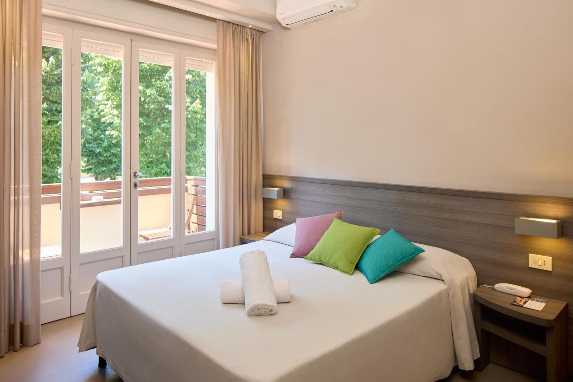Hotel Crystal Марина-ди-Пьетрасанта Экстерьер фото
