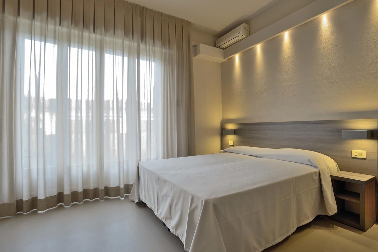 Hotel Crystal Марина-ди-Пьетрасанта Экстерьер фото
