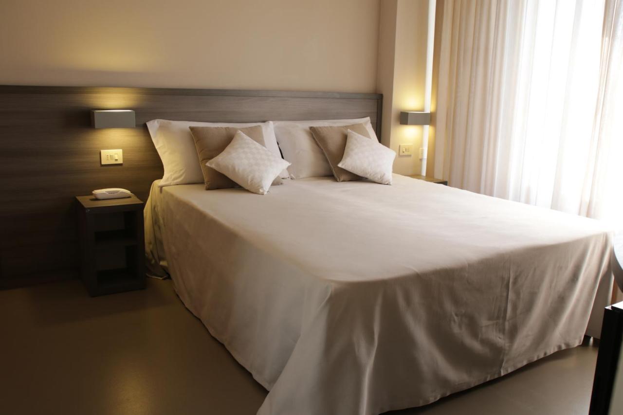 Hotel Crystal Марина-ди-Пьетрасанта Экстерьер фото