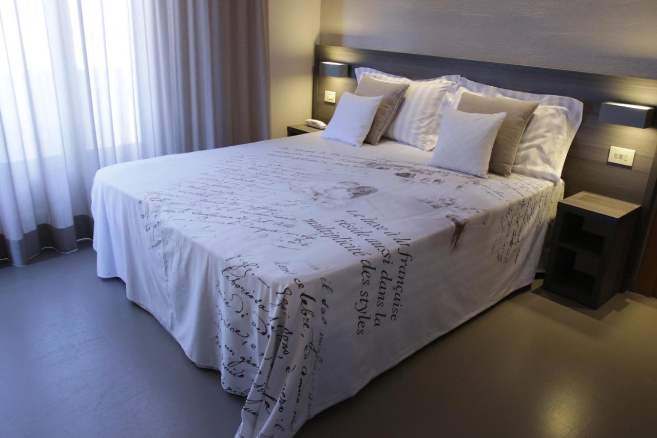 Hotel Crystal Марина-ди-Пьетрасанта Экстерьер фото